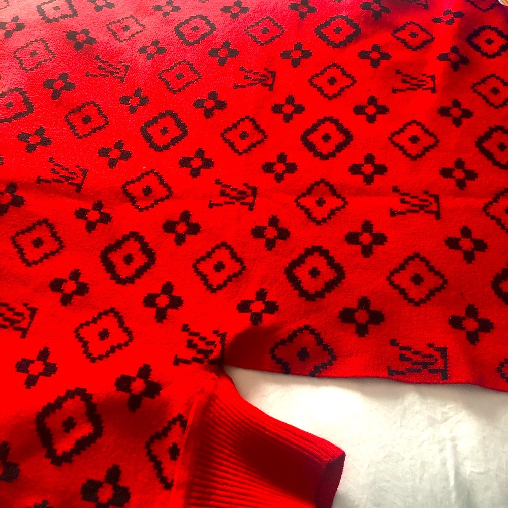 LV SWEATER SHAWL